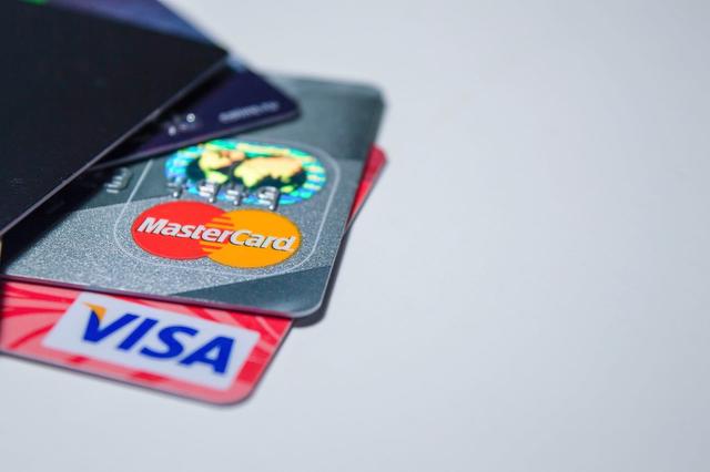 Operadoras Visa e Mastercard finalizam operações na Rússia